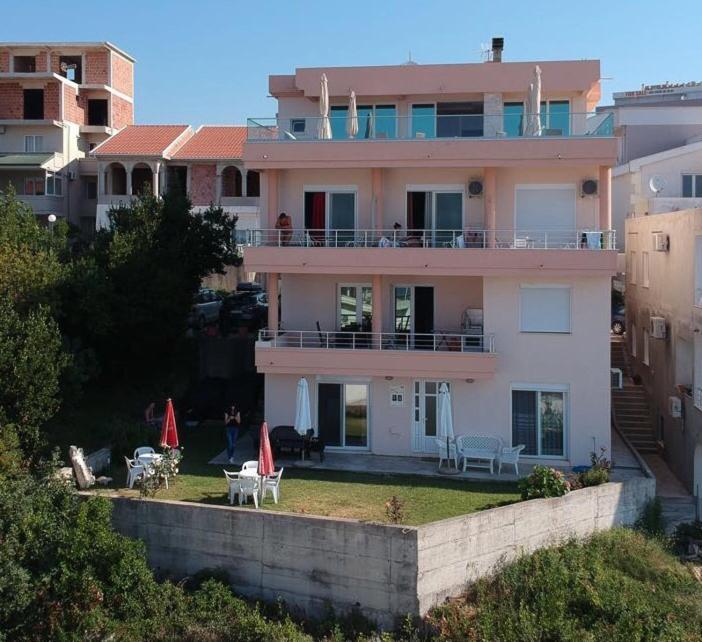 Готель Casa Hena Улцинь Екстер'єр фото